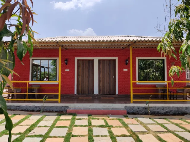 Kastur farmhouse & Glamping