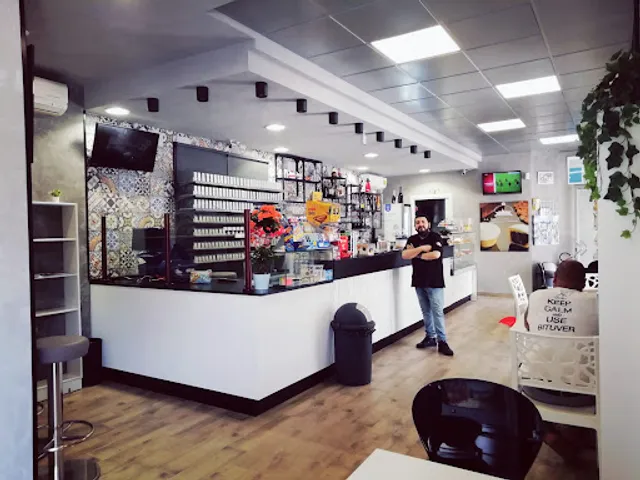 VANNI’S CAFÈ Bar-Caffetteria- Louge-bar -Tabaccheria & Servizi