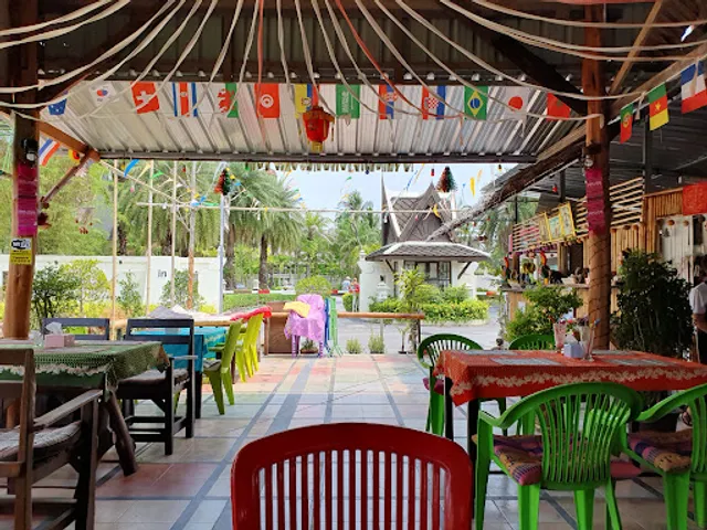 Tiew Son Beach Bar & Restaurant