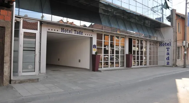 Hotel Tadž