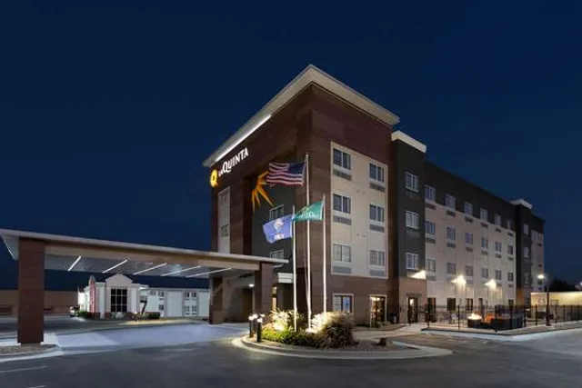 La Quinta Inn & Suites by Wyndham Wichita Airport