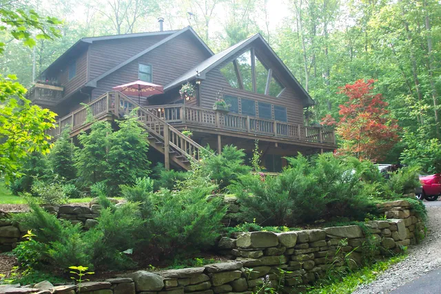 Bear Mountain Lodge