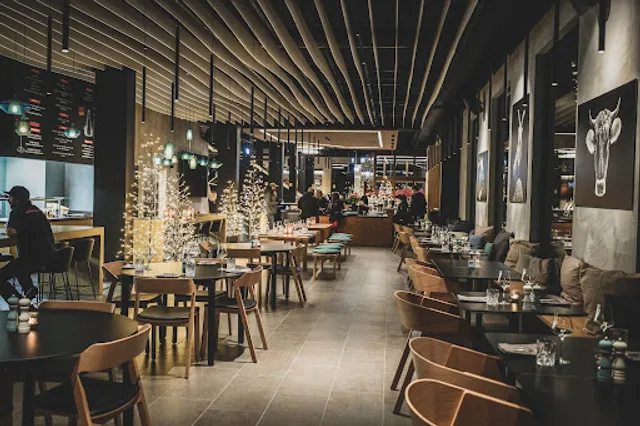 SHARE Restaurant&Bar at AVES Arosa