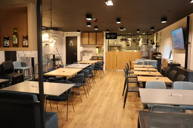 Kosher Supermarket in Budapest | מכולת כשרה בבודפשט | Kóser Szupermarket Budapesten