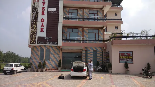 OYO 30909 hotel silver oak