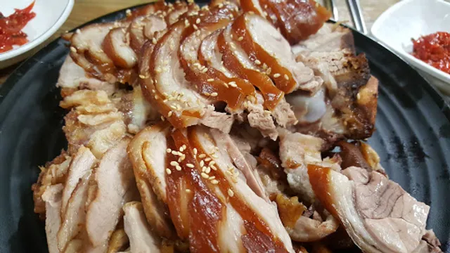 명품왕족발순대국