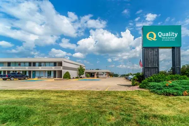 Quality Inn & Suites Vandalia near I-70 and Hwy 51