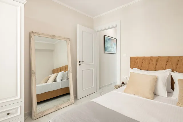 Elvira City Apartment