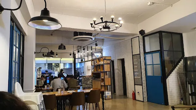 바닷가에햇살한스푼