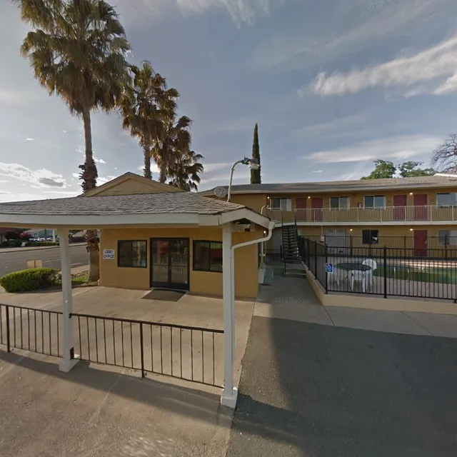 Bridgeway Inn& Suites