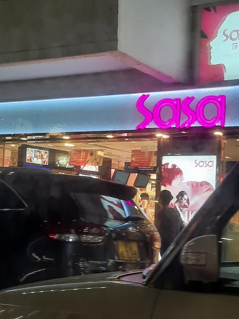 Sasa Chung On Street