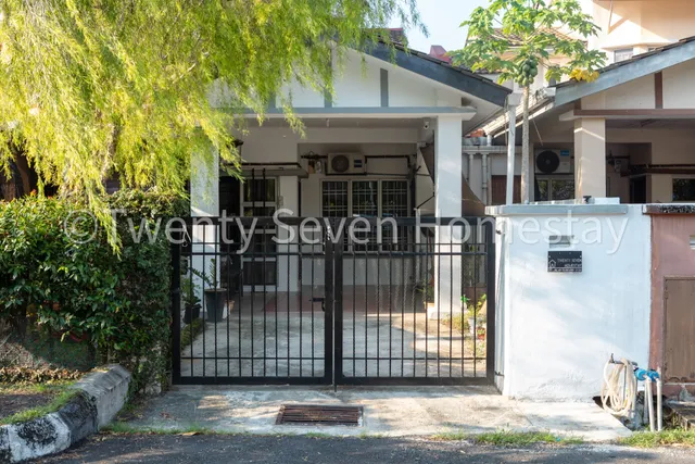 Twenty Seven Homestay @ Bandar Tun Hussein Onn, Cheras