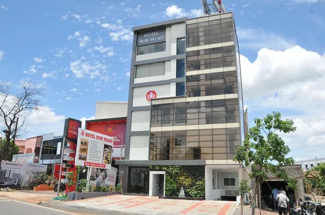 Hotel Ruby Palace