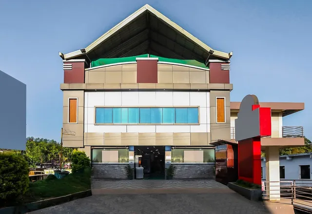 OYO 23308 Lamiya Plaza