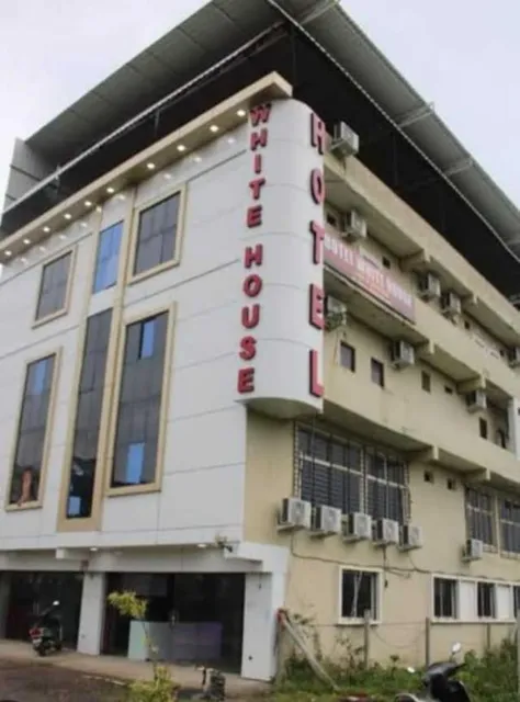 OYO Hotel White House