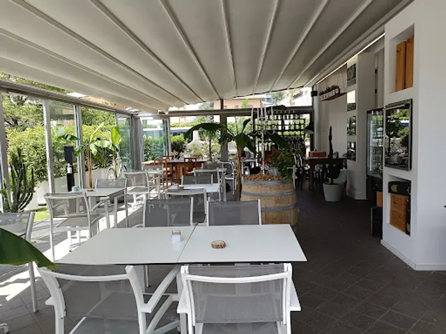 Bar Fontanari Cafè - Food & Beverage