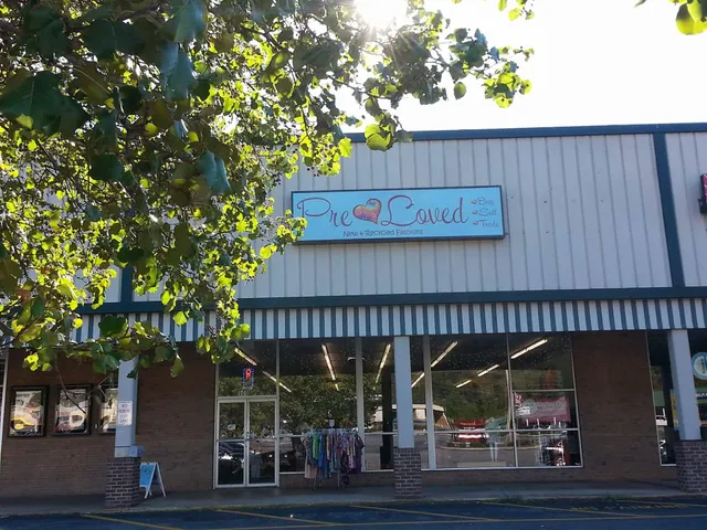 PreLoved + Lovelee Boutique