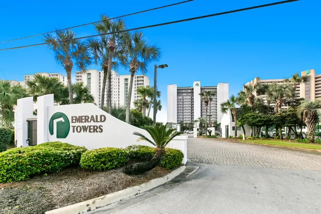 Emerald Towers by Scenic Stays