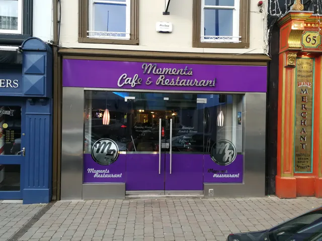 Moments Cafe & Restaurant