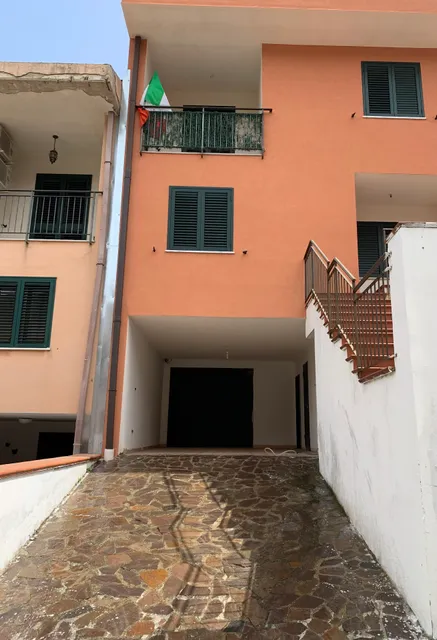 CASA VACANZA B&B VICINO STADIO F. SCOGLIO E PALA RESCIFINA CIN IT083048C2J78TERFV