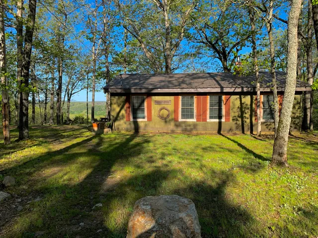 Rock Eddy Bluff Farm Cabins
