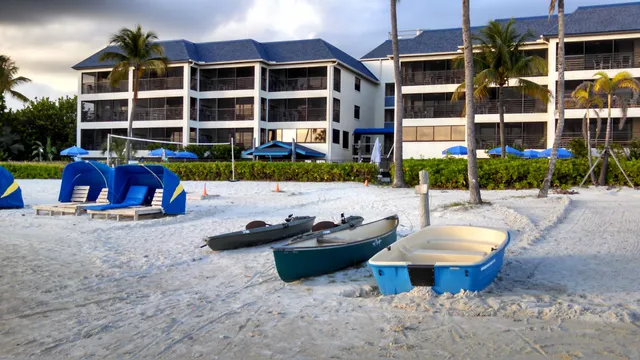 Mariner's Boathouse & Beach Resort