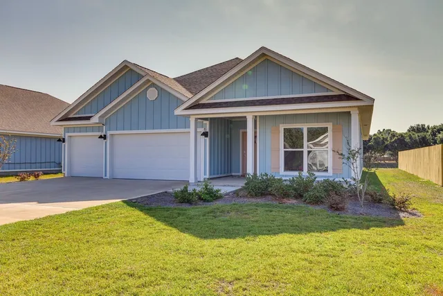 Gulf Breeze Home Rental: 8 Mi to Pensacola Beach!