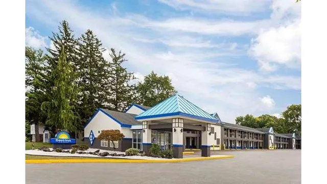 Days Inn & Suites by Wyndham Albany