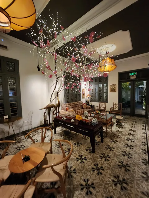 Noir. Dining in the Dark