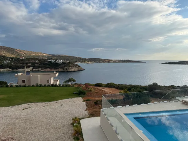 SeaWave Villa II, By Hellocrete