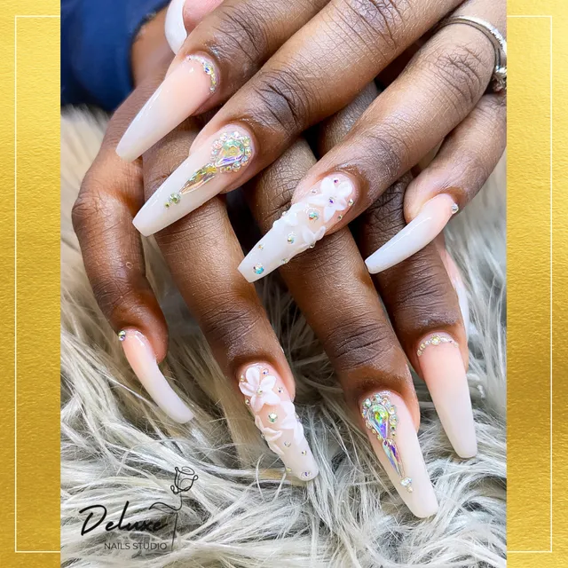 Deluxe Nails Studio llc