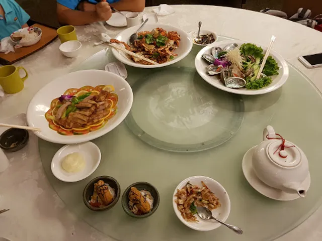 Sea world seafood restaurant