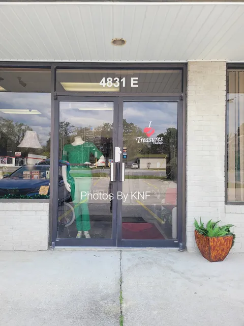 I Heart Treasures Thrift Store