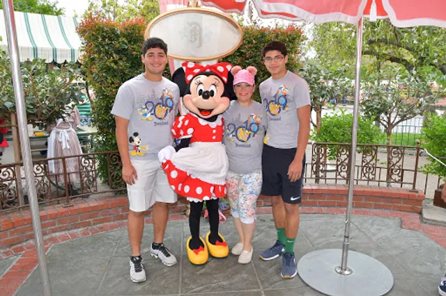 Minnie & Friends - Breakfast in the Park