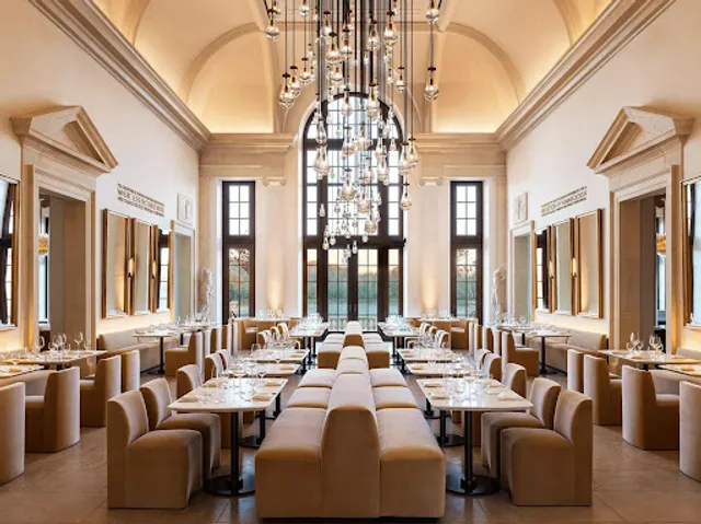 The Dining Room at RH Indianapolis