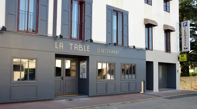 Logis Hotel Le Nouvel- Restaurant La Table