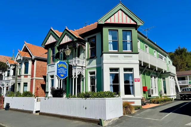 Sahara Guesthouse & Motels