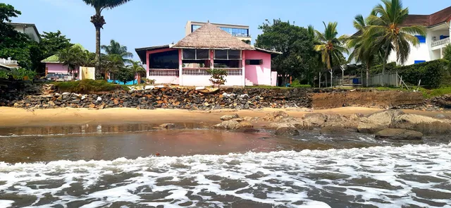 HOTEL DES ANGES, KRIBI.CMR La nuitée coûte 30 000 et 40 000 XAF avec petit déjeuner pour 2.Réception au 691916458