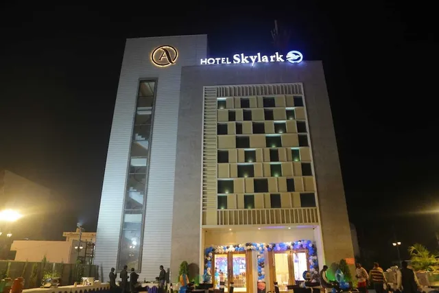 Hotel Skylark - Hotel In Bareilly