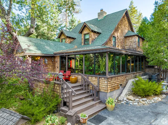 Strawberry Creek Inn