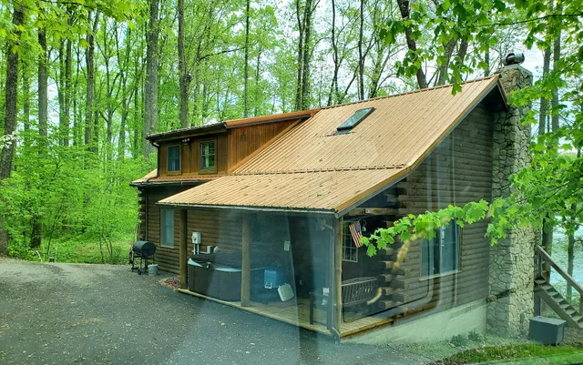 Cabins At Waters Edge