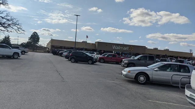Giddings Plaza Shopping Center