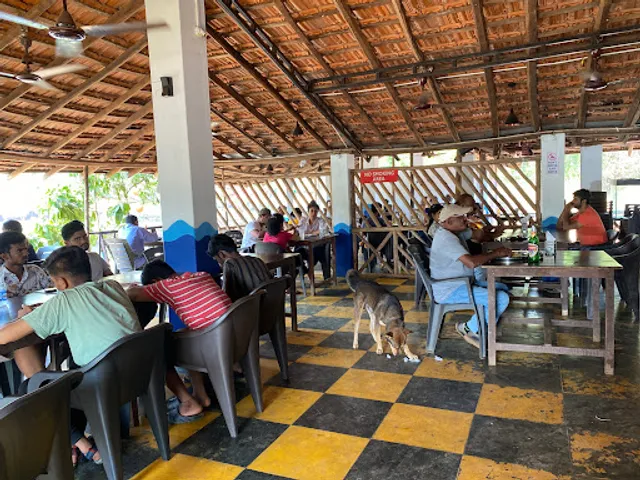 Fountain View Bar & Restaurant