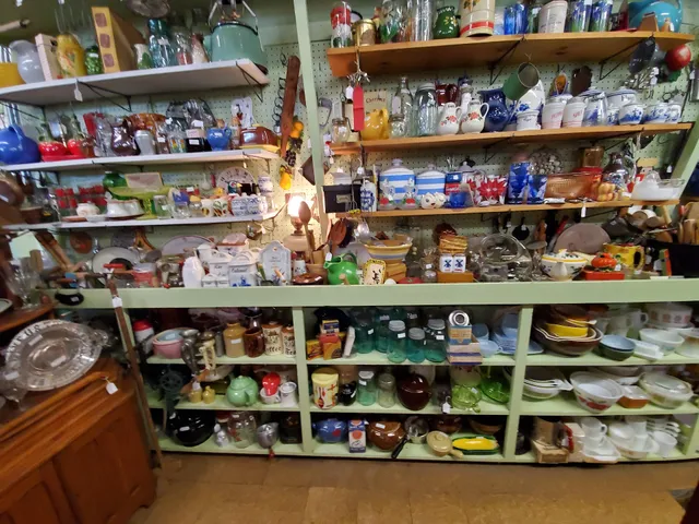 Island City Antique Market