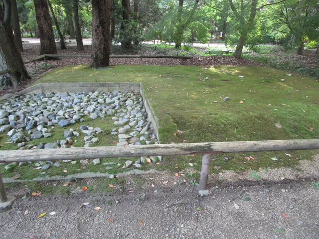 The ritual site in Tadasu-no-Mori grove