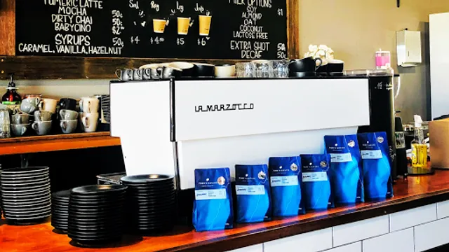 switch.cafe.diningroom