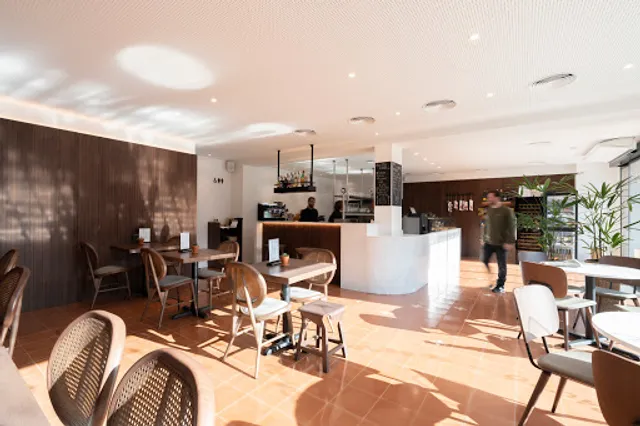 La Coca de Folgueroles: Botiga & Restaurant & Obrador