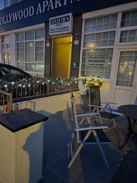 Hollywood Apartments