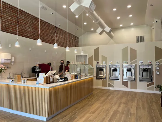 Auzzy the Bear Cafe, Boba Milk Tea, Frozen Yogurt & Smoothie Bar