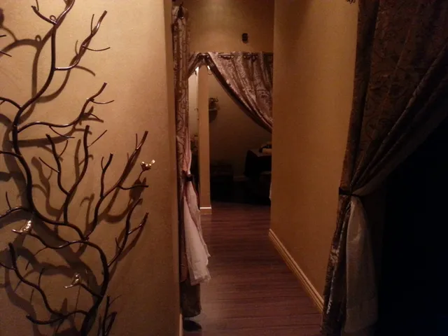 Hollywood Hills Thai Spa